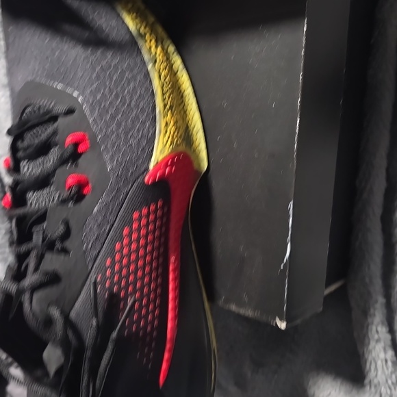 Athletic_Shoes